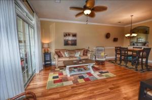 522 Wedgewood condo