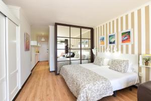 Beachfront Apartment Las Canteras LM52YY by VillaGranCanaria