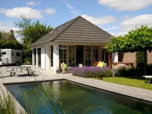 Gardenhouse with private jacuzzi and sauna - Molenschot