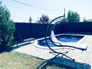 Luxury 3 Bedroom Pool Villa - Corbii Mari