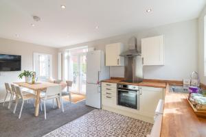 Chata Beautiful 6 Bedroom Holiday Home, Manchester Wythenshawe Velká Británie