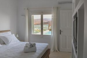 Villa Ortus White Cycladic Lux with Private Pool 3bed & 3bath! Myconos Greece