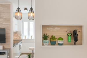 NEW, private heated swimming POOL, free parking, Trogir centar