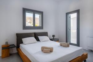 Parikias Crossroad 3 Bedroom House