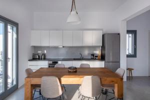 Parikia's Crossroad 3 Bedroom House Paros Greece