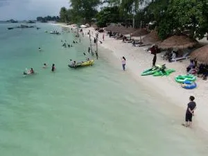 Madu Tiga Beach and Resort - 丹戎槟榔