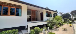 Koh Ngai Paradise Beach