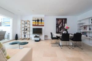 Charming 2 Bedroom Trocadero Arena area