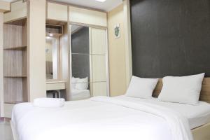 Minimalist Studio Gateway Apartement Ahmad Yani Cicadas By Travelio