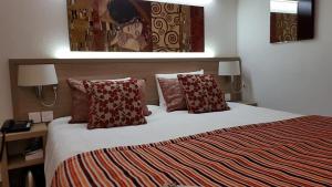 Hotels Kyriad Hotel - Restaurant Carentan : photos des chambres