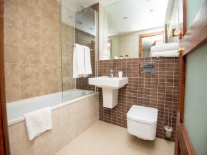 Deluxe King Suite room in OYO Livin' Serviced Apartments