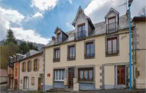 Beautiful Apartment In La Bourboule - Massanges