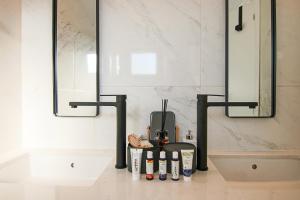 Phaedrus Living Seaside Luxury Flat Athina 109