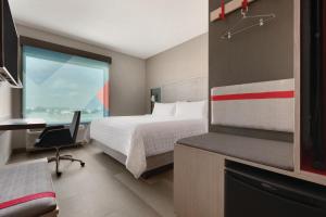 avid hotels - Orlando International Airport by IHG