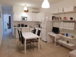 Ariadne apt 103 -300m from Lighthouse beach