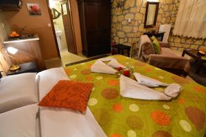 XENIOS ZEYS (ΞΕΝΙΟΣ ΖΕΥΣ)