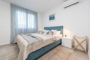 Bekina, stylish rooftop pool apartment