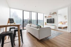 ☆of Southbank☆Light filled apartment☆HUGE private terrace with city views☆Parking☆Pool☆Gym☆WiFi