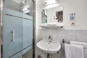 Hotels Hotel Saint Etienne : photos des chambres