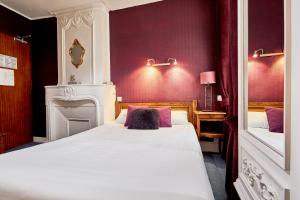 Hotels Hotel Saint Etienne : Grande Chambre Double ou Lits Jumeaux