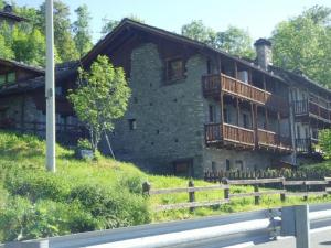 Cottage Malarz Alps Apartment by holidayngo Doues Italy