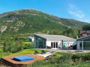 Four-Bedroom Holiday home in Inndyr 2 - Storjord