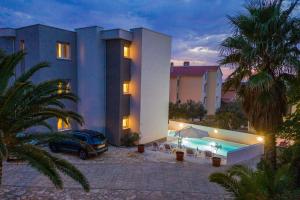 Star 2 modern & centrally ap for 6