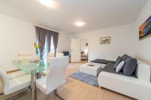 Star 2 modern & centrally ap for 6