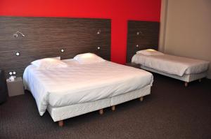 Hotels Logis Hotel A la Bonne Auberge : Chambre Triple Confort