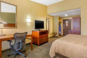 King Room - Non-Smoking room in Quality Inn Old Saybrook