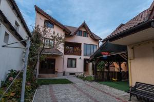 Сімейний пансіонат Casa Nicoladis Зернешті Румунiя