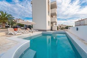 Star 5 modern & centrally ap for 4