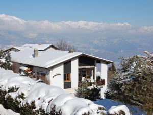 3 star Коттедж Holiday Home Etoile des Neiges Нанда Швейцария