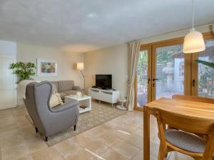 Holiday Home Petite Fleur by Interhome