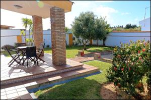 Chalet con piscina en Roche Viejo