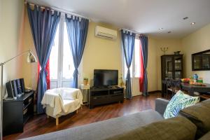 RamblasRentals Design Renovated Apartment AC Balcony10m Ramblas - Parking - Wifi