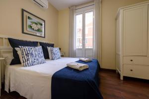 RamblasRentals Design Renovated Apartment AC Balcony10m Ramblas - Parking - Wifi