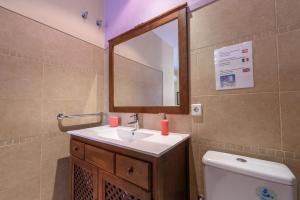 RamblasRentals Design Renovated Apartment AC Balcony10m Ramblas - Parking - Wifi