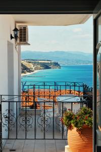 Lazaridis Luxury Studios & Apartments