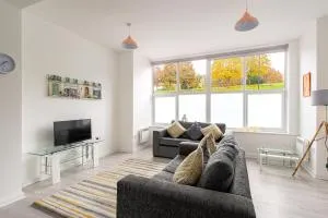 Riverside Luxury Apartment - Strood