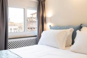 Superior Double or Twin Room - Attic room in Pantheonview - Luxury Suites