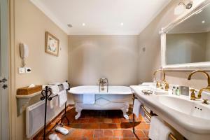 Hotels Bastide Saint Antoine - Relais & Chateaux : photos des chambres