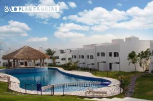 Bonita Casa en Condominio con Alberca y Acceso al Lago