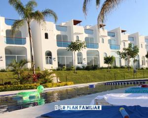 Bonita Casa en Condominio con Alberca y Acceso al Lago