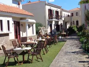 Niki Studios Sea - Front - Lafiónas