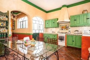 Great 2 Bedroom apt @ the middle of everything