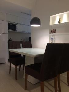 LINDO APTO, FRENTE MAR, VISTA MONTANHA. A 900m DA PRAIA DE ITACURUÇÁ