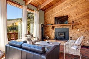 Three Bedroom House room in Starlit House
