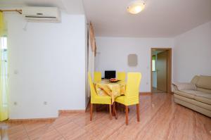 Apartments Pela