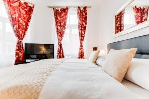 Old Town Square Royal Apartment